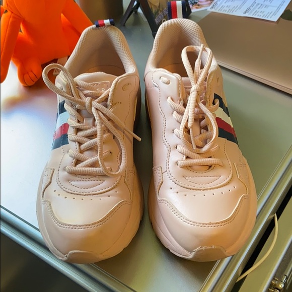Tommy Hilfiger pink shoes - Picture 1 of 3